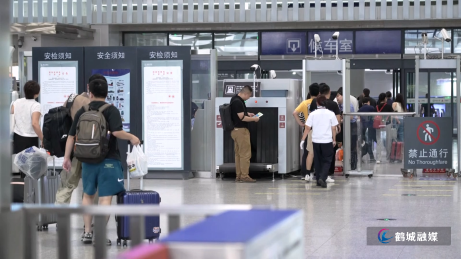 初编：国庆假期 怀化高铁南站发送旅客24.4万人.mp4_20241008_163634.123.jpg