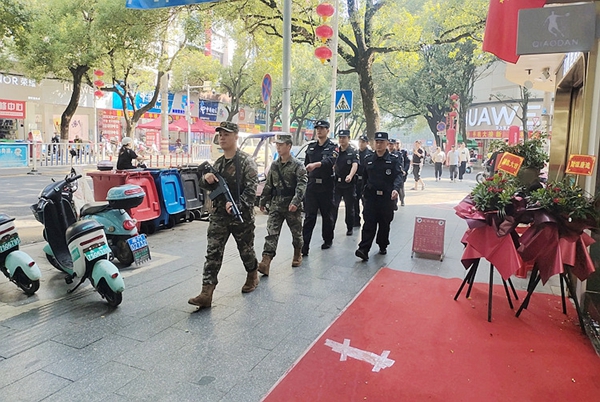 公安武警聯(lián)勤巡邏,。_副本.jpg