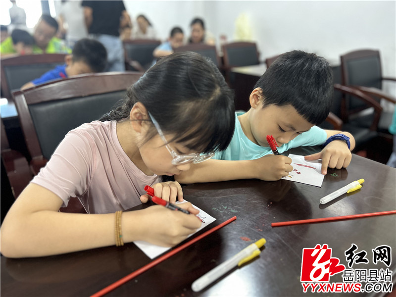 小读者们手工DIY国旗.jpg