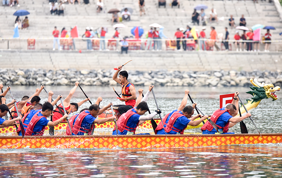 岩泊渡“大端午”划龙舟习俗1.jpg