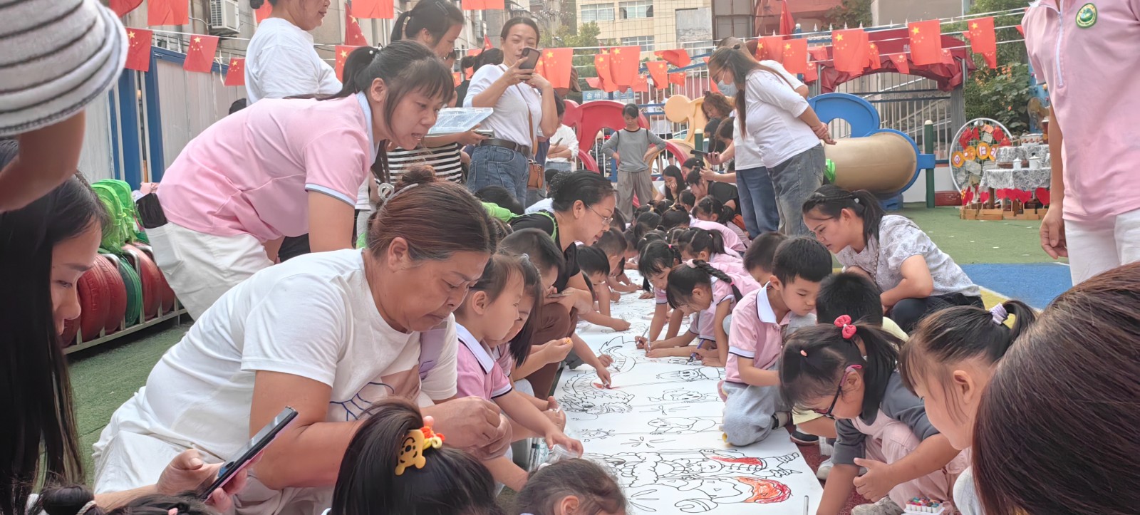 10月11日东茅岭街道“童心绘爱 九九情浓“重阳献礼活动 (3).jpg
