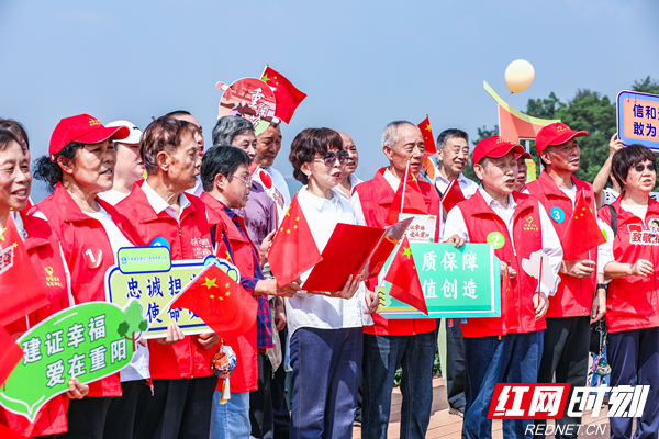 中建五局生态公司组织退休职工开展重阳登高活动