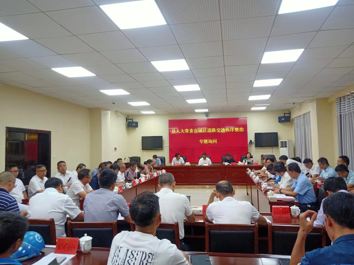 汝城县人大常委会开展城区道路交通秩序专题询问。.jpg