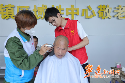 寧遠：志愿服務送溫暖  “金暉湘伴”暖人心_副本500.jpg