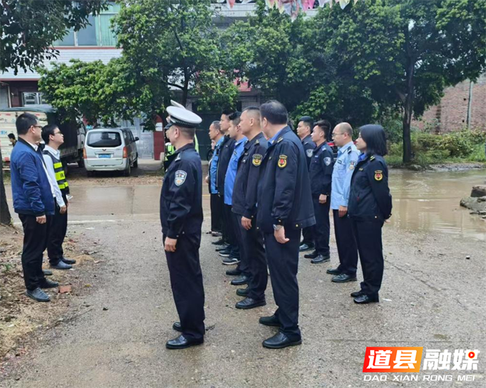 道县祥霖铺镇：强化市场交通整治 全力护航安全出行1_副本1.png