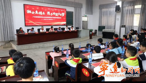 宁远：湖南籍女企业家情系家乡  助学捐赠20万元_副本500.jpg