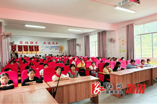 乡中小青春期讲座.png