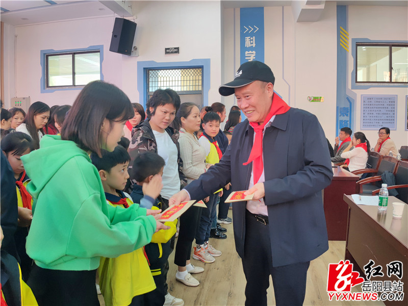 捐赠爱心助学金.jpg
