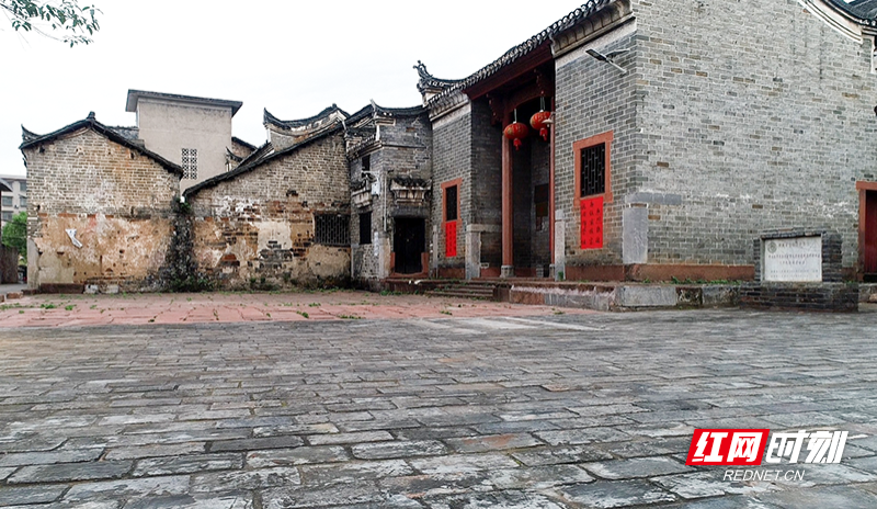 连片古民居中,第一栋为红军指挥部旧址。 copy.png 图片