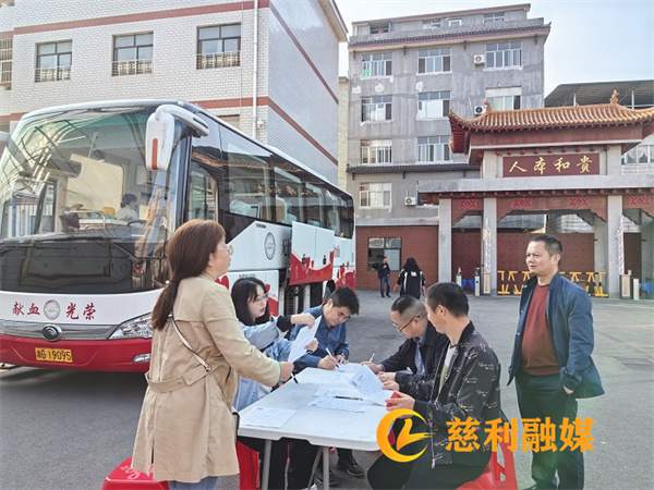 咨询、填表.jpg