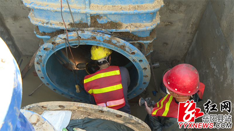 应急水源管道与原水供应管道连接碰通.jpg