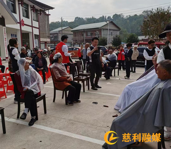 爱心理发.jpg