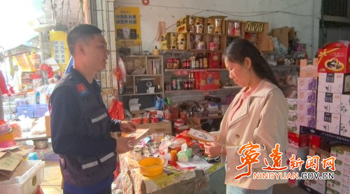 宁远县消防救援大队深入辖区九小场所开展消防安全宣传活动_副本500.jpg