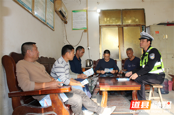 道县交警深入混凝土企业开展安全检查2_副本.png 道县交警深入混凝土企业开展安全检查2_副本.png