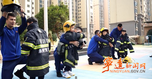 宁远：消防安全进校园   共同携手助平安3_副本500.jpg