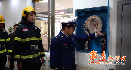 宁远：消防安全进校园   共同携手助平安4_副本500.jpg
