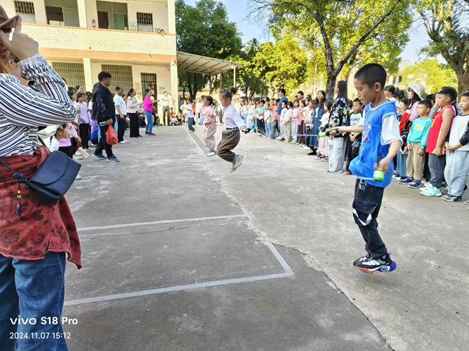 江永：允山小学举行智趣运动会3.png