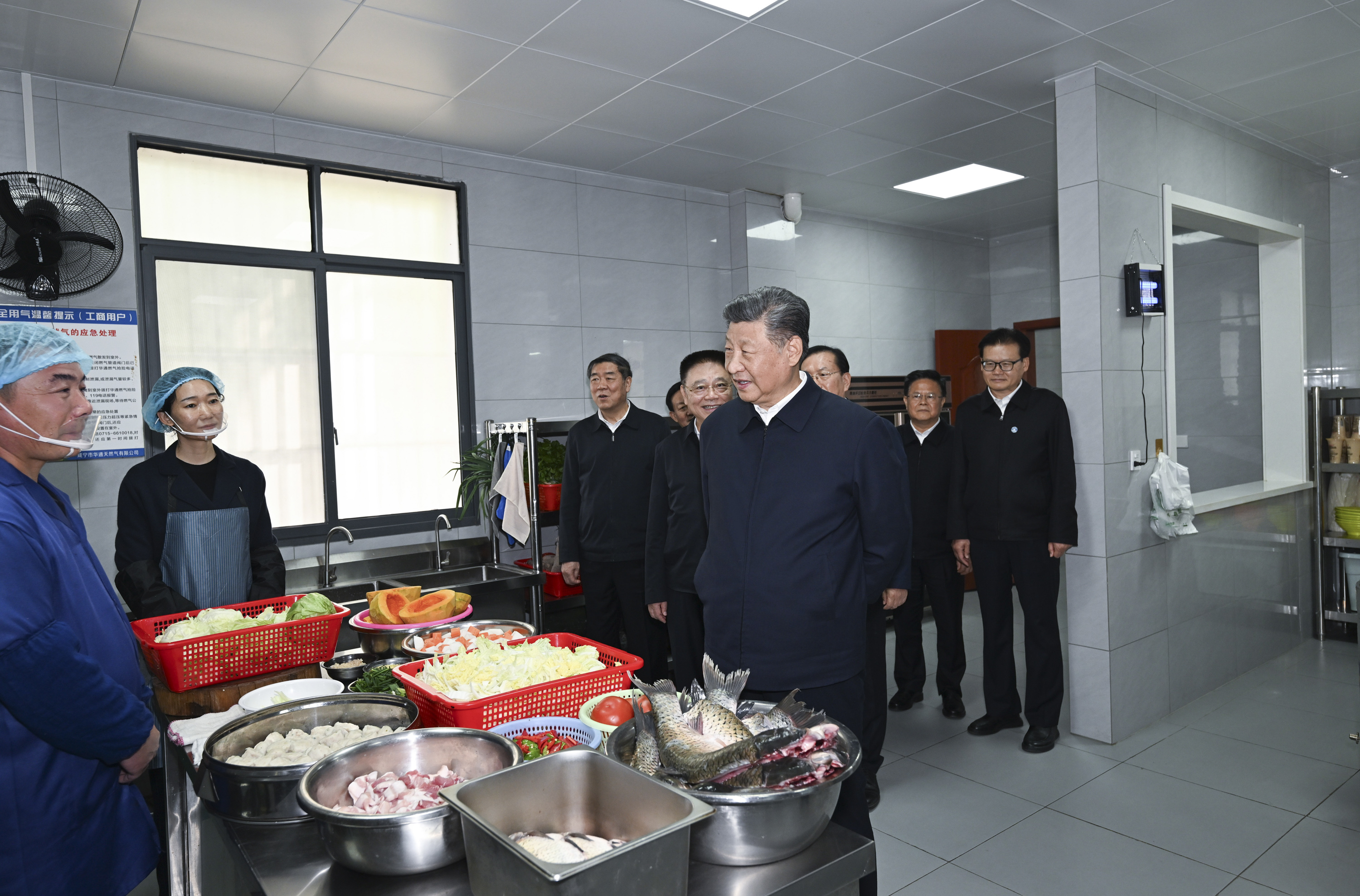 2024年11月5日，習(xí)近平總書記在湖北省咸寧市嘉魚縣潘家灣鎮(zhèn)四邑村考察。