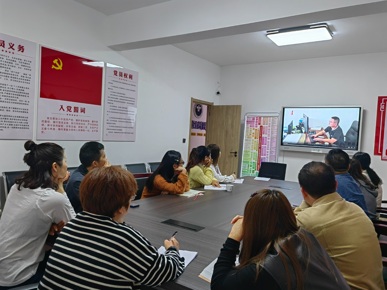 炮台山社区新时代文明实践站组织学习李东同志事迹 (2).jpg