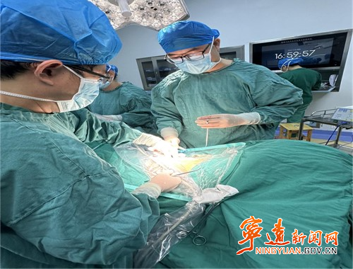 宁远县人民医院成功实施首例完全胸腔镜下肋骨骨折固定术_副本500.jpg