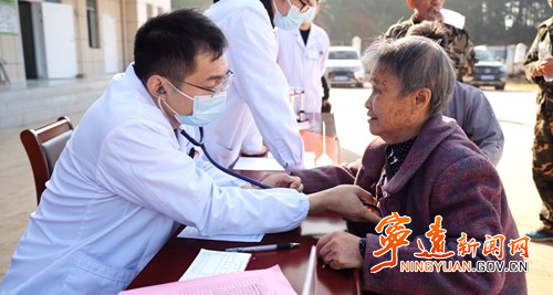 宁远：“世界糖尿病日”义诊活动暖人心3_副本500.jpg