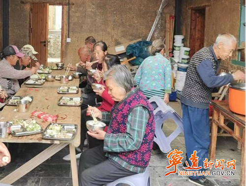 宁远：爱心食堂守护老年人的幸福“食”光_副本500.jpg