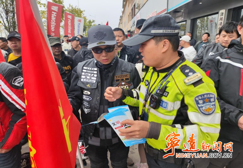 宁远交警走进机车俱乐部开展交通安全警示宣传_副本500.jpg