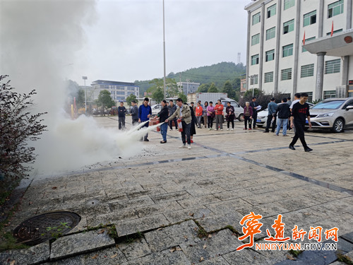 宁远：加强消防安全教育培训   强化“九小场所”消防主体责任意识2_副本500.jpg