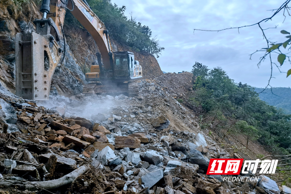 从高山上开辟一条道路.jpg