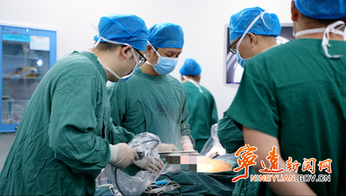 宁远县中医医院成功完成首例腹腔镜下肝部分切除手术_副本_副本500.jpg 宁远县中医医院成功完成首例腹腔镜下肝部分切除手术_副本_副本500.jpg