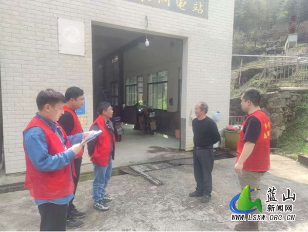 浆洞瑶族乡持续深入推进“三抓三查三严”安全生产百日攻坚行动.jpg