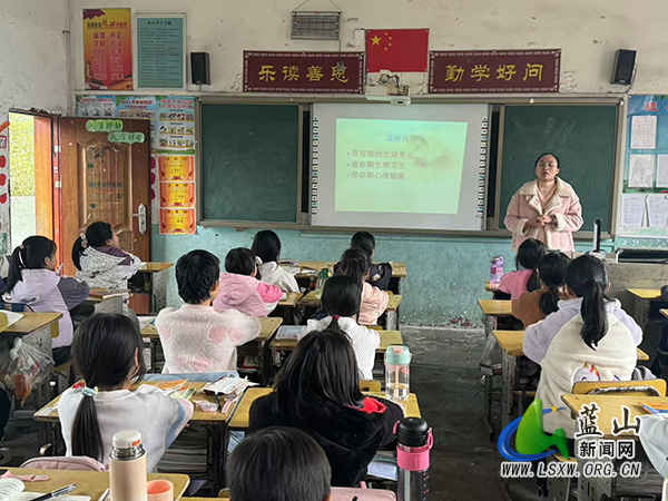 大洞中心小学开展四年级女生生理卫生知识讲座.jpg