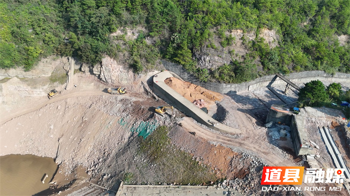 道县：抢抓水利施工“黄金期” 全速推进水库除险加固建设2_副本.jpg