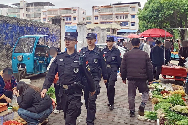 民輔警在巡邏,。_副本.jpg