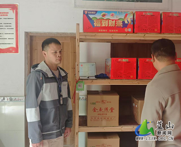 犁头瑶族乡开展“三抓三查三严”专项行动.jpg