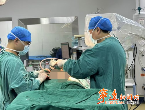 宁远县人民医院成功完成首例强直性脊柱炎合并胸椎骨折微创手术_副本500.jpg