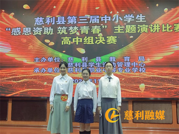 学校选手赛后合影.jpg