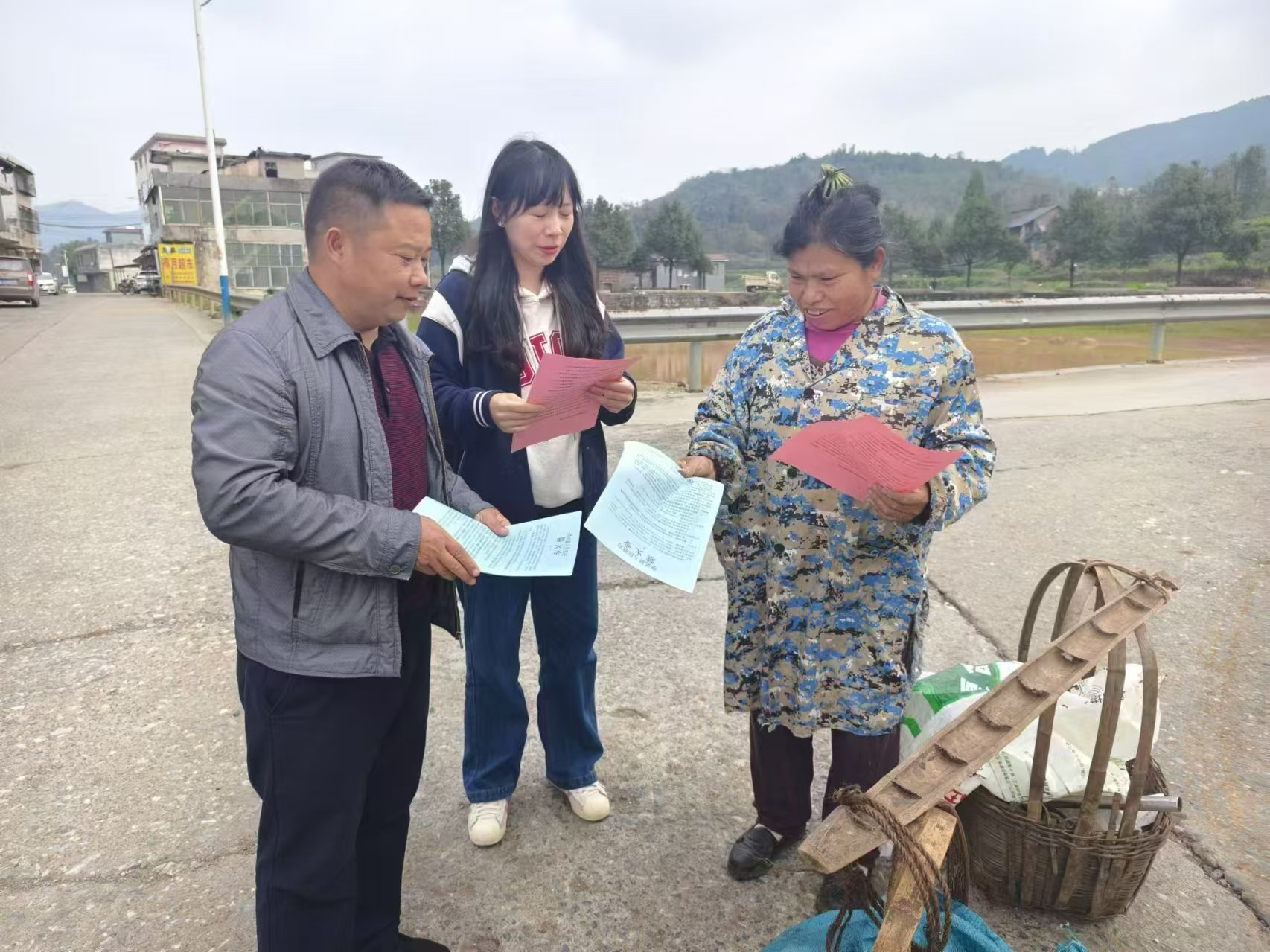 临武香花镇：人大代表齐助力 让群众有“医”靠.png