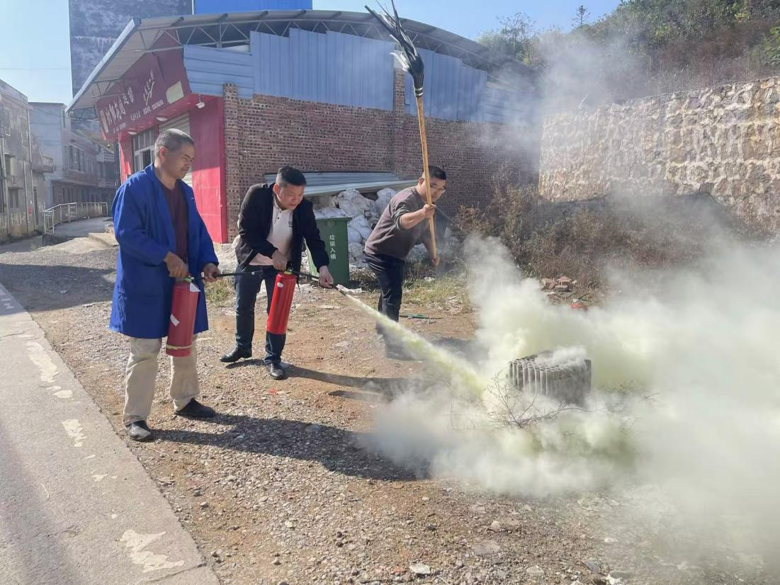 临武西瑶乡人大:代表积极参与消防宣传,共筑安全防线.png 临武西瑶乡人大:代表积极参与消防宣传,共筑安全防线.png