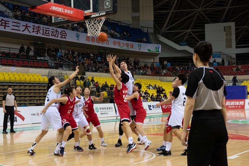 第一届全国青少年三大球运动会闭幕