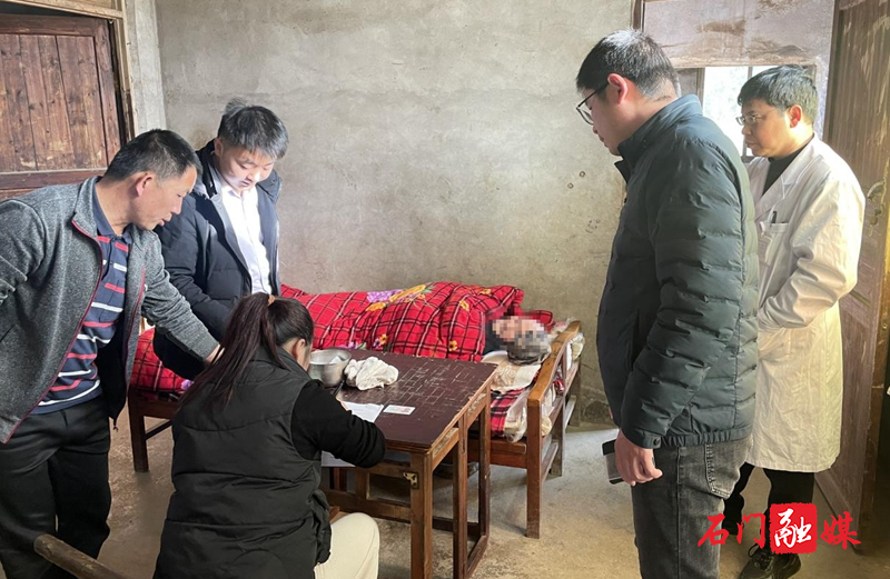 新铺镇:开展集中评残活动2.jpg 新铺镇:开展集中评残活动2.jpg