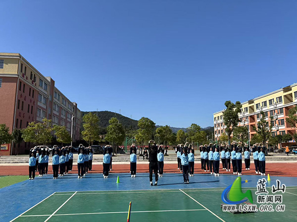 蓝山县体育名师工作室教学教研活动圆满举行.jpg