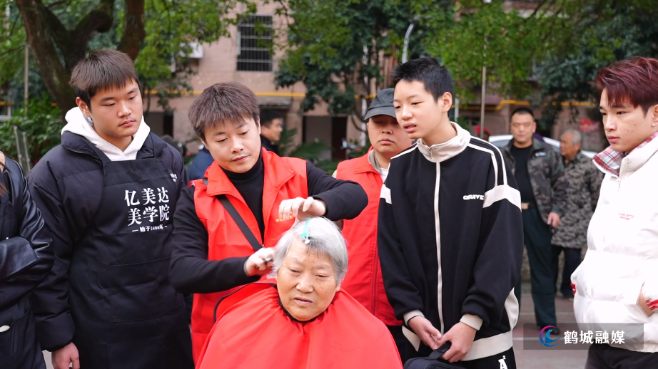 毛克文 怀化举办养老敬老活动.mp4_20241202_161350.699.jpg