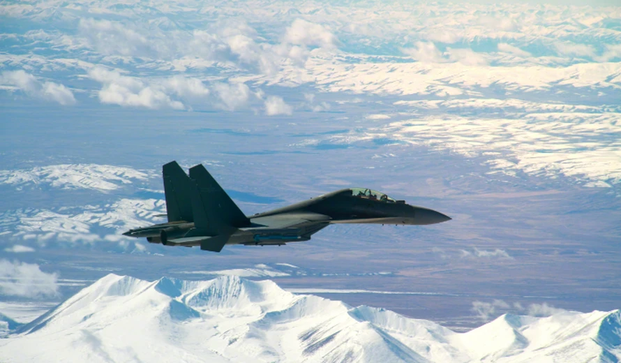 硬核浪漫！空軍戰(zhàn)機(jī)與雪山絕美同框