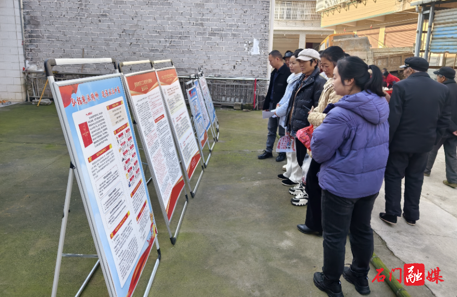 新铺镇：宪法宣传进集市  法治意识入人心2.jpg
