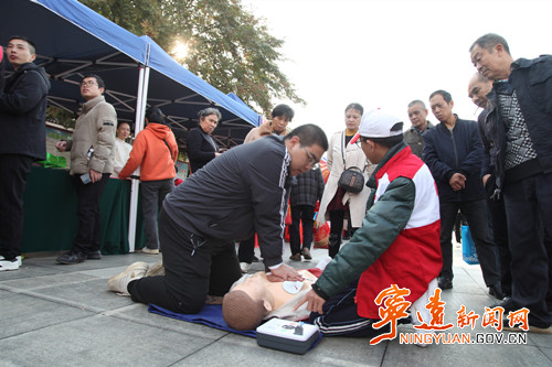 永州市“服务百姓健康行动”暨大型巡回义诊活动在宁远举行2_副本500.jpg