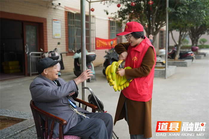 道县：情系福利院 浓浓敬老情1_副本.png