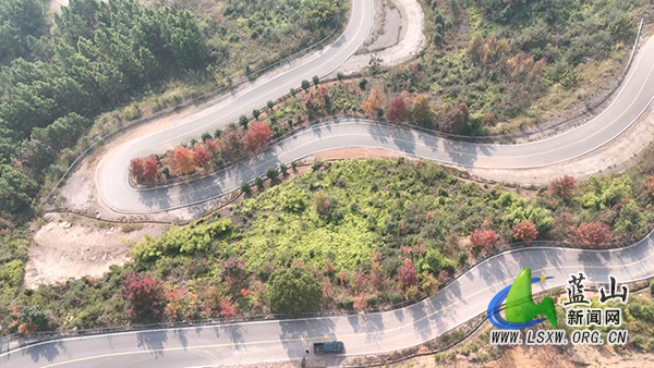 美丽蓝山：初冬山林色彩斑斓 宛如大地的调色板1.jpg