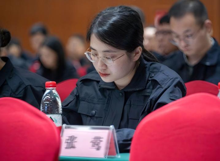 张莺.jpg