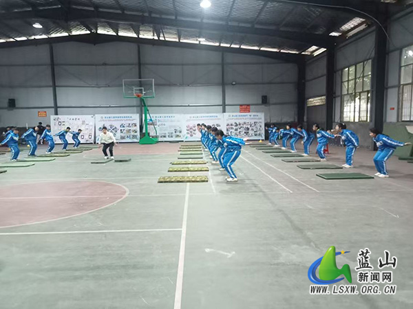 学习实践融合 助力专业成长——蓝山县体育名师工作室助力县体育教师能力提升培训.jpg 学习实践融合 助力专业成长——蓝山县体育名师工作室助力县体育教师能力提升培训.jpg